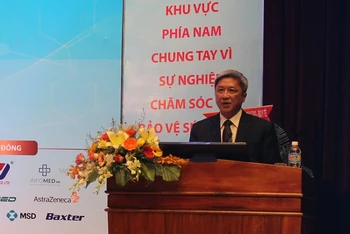 PGS, TS, Nguyễn Trường Sơn, Thứ trưởng Y tế phát biểu tại hội nghị.