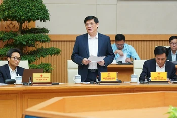 Bộ trưởng Y tế Nguyễn Thanh Long phát biểu tại cuộc họp Thường trực Chính phủ nghe Ban chỉ đạo quốc gia về phòng chống Covid-19 báo cáo tình hình và các biện pháp phòng chống, chiều ngày 1-12. (Ảnh: Chinhphu.vn)