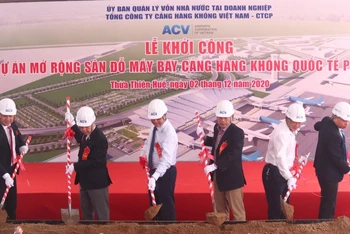 Khởi công dự án mở rộng sân đỗ máy bay sân bay Phú Bài.