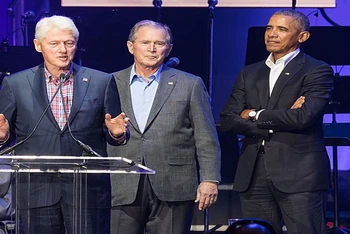 Ông Clinton, Bush và Obama tham gia một sự kiện tại Đại học Texas A&M, năm 2017. (Ảnh: Getty Images)