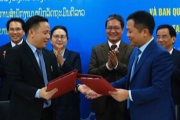 Lễ ký kết Biên bản ghi nhớ giữa Ban Quản lý dự án Văn phòng Chính phủ Việt Nam và Ban Quản lý dự án Văn phòng Thủ tướng Lào. (Ảnh: VGP)