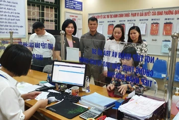 Thường trực HĐND TP Hà Nội khảo sát thực hiện Quy tắc ứng xử tại trụ sở UBND phường Quỳnh Lôi, quận Hai Bà Trưng.