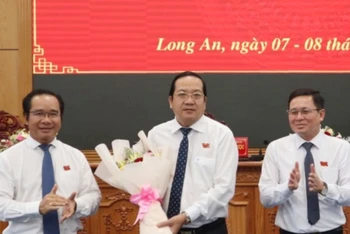 Đồng chí Nguyễn Minh Lâm được bầu giữ chức Phó Chủ tịch UBND tỉnh Long An. 