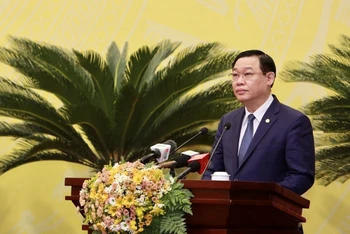 Đồng chí Vương Đình Huệ, Ủy viên Bộ Chính trị, Bí thư Thành ủy, Trưởng đoàn đại biểu Quốc hội TP Hà Nội phát biểu tại kỳ họp.