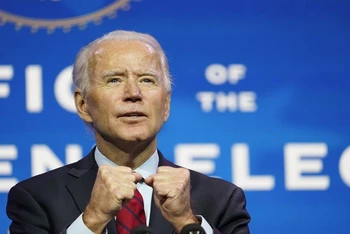 Tổng thống đắc cử Biden phát biểu tại sự kiện diễn ra ở Nhà hát Queen, TP Wilmington, ngày 8-12. (Ảnh: AP)