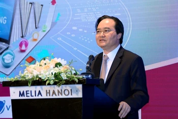 Bộ trưởng GD và ĐT Phùng Xuân Nhạ phát biểu tại Hội thảo.
