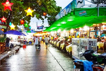 Một góc khu chợ đêm trên huyện đảo Phú Quốc. Ảnh: Cổng thông tin điện tử đảo Phú Quốc.