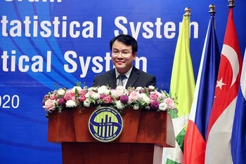 Thứ trưởng Kế hoạch và Đầu tư Trần Quốc Phương phát biểu tại hội thảo. (Ảnh: TCTK)
