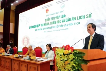 PGS, TS Nguyễn Kim Sơn, Giám đốc Đại học Quốc gia Hà Nội, Viện trưởng Trần Nhân Tông phát biểu ý kiến tại Hội thảo.