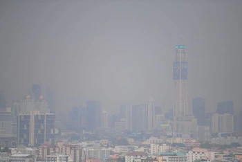 Bụi mịn PM2.5 phủ kín Thủ đô Bangkok của Thái Lan trong nhiều ngày qua.