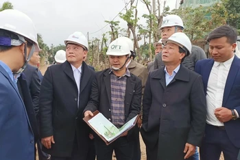 Chủ tịch UBND tỉnh Phú Thọ kiểm tra dự án nghỉ dưỡng Wyndham Thanh Thủy.