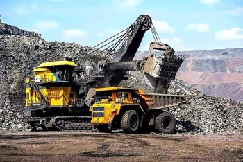 Mỗi năm TKV đổ ra các bãi thải sau khai thác hàng trăm triệu m3 đất, đá thải mỏ.