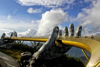 Cây cầu du lịch biểu tượng hàng đầu thế giới – “đại sứ mới” của Đà Nẵng