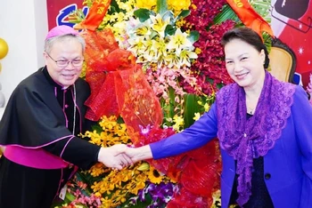 Chủ tịch Quốc hội Nguyễn Thị Kim Ngân thăm và chúc mừng Giáng sinh năm 2020 tại Tòa Tổng Giám mục Tổng Giáo phận Huế.