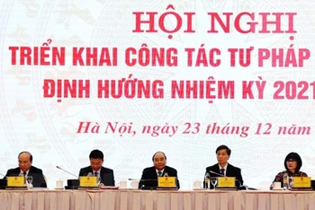 Thủ tướng Nguyễn Xuân Phúc chủ trì hội nghị. (Ảnh: TTXVN)