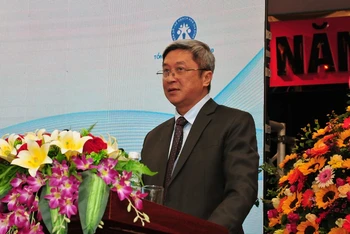 Thứ trưởng Y tế Nguyễn Trường Sơn phát biểu tại hội thảo. 