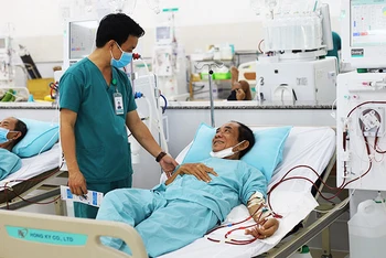 Bệnh viện Đa khoa Hồng Hưng (Tây Ninh) trang bị các thiết bị lọc thận nhân tạo hiện đại thu hút nhiều bệnh nhân đến điều trị. Ảnh: TTXVN