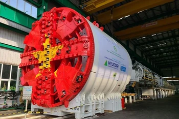 Khiên đào của máy TBM “Thần tốc” sắp được đưa xuống tầng đáy ga ngầm S9-Kim Mã.