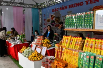 Năm 2020, TP Hà Nội tổ chức nhiều hội chợ tại Thủ đô, nhằm kết nối tiêu thụ hàng hóa các địa phương, giúp ổn định cung-cầu và giá cả các mặt hàng trên thị trường.