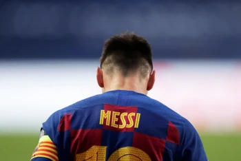 Barca 2020: Chạm đáy khủng hoảng, Messi “lung lay”