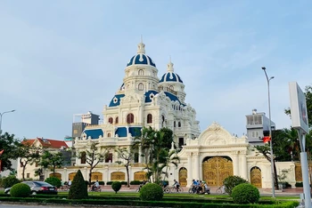 Lâu đài tráng lệ của đại gia Ngô Văn Phát tại Hải Phòng