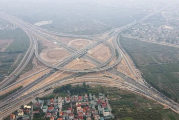 Dự án đầu tư xây dựng hoàn chỉnh nút giao đường Vành đai 3 với đường cao tốc Hà Nội - Hải Phòng có chiều dài 1,5 km kết nối với đường Cổ Linh, tổng vốn đầu tư là hơn 400 tỷ đồng.