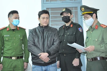 Khởi tố, bắt tạm giam tài xế chở người Trung Quốc nhập cảnh trái phép.