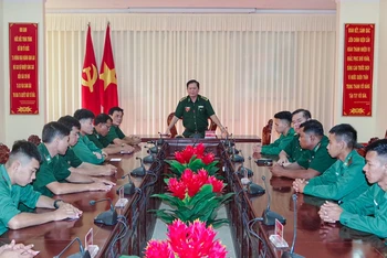 Lãnh đạo BĐBP tỉnh phát biểu giao nhiệm vụ cho các đồng chí tham gia tăng cường tại tỉnh An Giang.