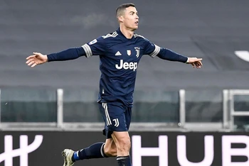 Cristiano Ronaldo san bằng kỷ lục ghi nhiều bàn thắng nhất mọi thời đại với tổng cộng 759 bàn thắng. (Ảnh: Getty Images)
