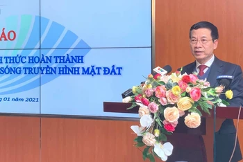 Bộ trưởng Thông tin và Truyền thông Nguyễn Mạnh Hùng công bố việc Việt Nam đã hoàn thành việc tắt sóng truyền hình tương tự mặt đất. 