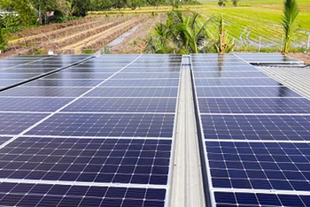 Một công trình điện mặt trời áp mái thực hiện trên đất nông nghiệp ở huyện Hòn Đất.