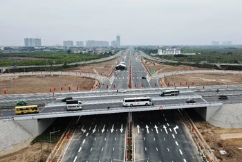 Công trình xây dựng, mở rộng nút giao Vành đai 3 với cao tốc Hà Nội - Hải Phòng vừa hoàn thành, đưa vào khai thác trong tháng 1-2021, góp phần nâng cao năng lực giao thông, cải thiện bộ mặt đô thị khu vực cửa ngõ phía đông bắc Thủ đô. 