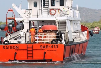 Ngay sau khi có thông tin tàu cá BT 93998 TS gặp nạn, Vungtau MRCC đã điều tàu SAR 413 ra hiện trường tìm kiếm bảy ngư dân gặp nạn.