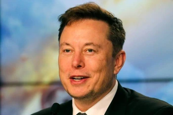 Người sáng lập kiêm kỹ sư trưởng SpaceX, Elon Musk, phát biểu tại một cuộc họp báo sau tại Trung tâm Vũ trụ Kennedy ở Cape Canaveral, Florida, Mỹ vào ngày 19-1. Ảnh: Reuters.
