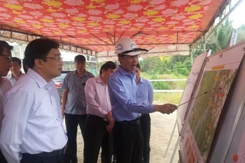 Đoàn Công tác kiểm tra thực tế tại Dự án cầu Mỹ Thuận 2.