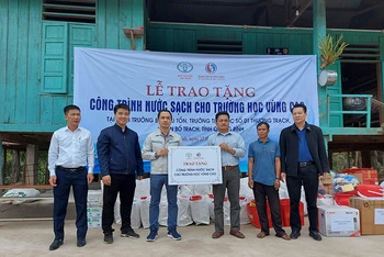 Quỹ Toyota Việt Nam cung cấp nước sạch cho các trường tiểu học tại Quảng Bình. (Ảnh do Công ty Ô tô Toyota Việt Nam cung cấp)