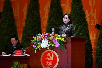 Thống đốc Ngân hàng Nhà nước Việt Nam Nguyễn Thị Hồng trình bày tham luận. 