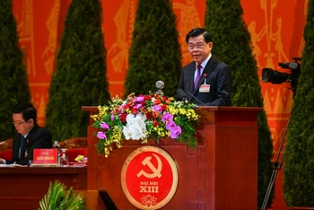 Phó Trưởng Ban Dân vận Trung ương Nguyễn Hồng Lĩnh phát biểu tham luận.