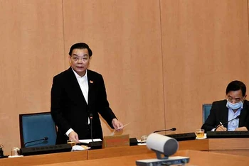 Chủ tịch UBND thành phố Chu Ngọc Anh phát biểu tại cuộc họp. 