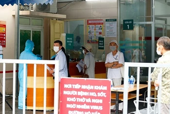 Nơi khám, sàng lọc những trường hợp ho, sốt, khó thở, nghi ngờ nhiễm virus đường hô hấp cấp được bệnh viện bố trí một khu riêng tại cổng số 2 (Gần Bệnh Viện Tai mũi họng Trung ương). (Ảnh: BVCC)