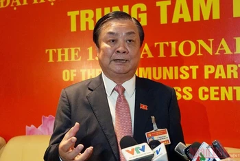 Đồng chí Lê Minh Hoan, Ủy viên TƯ Đảng, Thứ trưởng Nông nghiệp và Phát triển Nông thôn trả lời phỏng vấn báo chí sáng 29-1. Ảnh: VIỆT ANH.