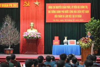 Thủ tướng Nguyễn Xuân Phúc phát biểu ý kiến tại buổi làm việc.