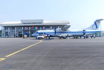 Sân bay PleiKu, nơi bệnh nhân D. khởi hành về Hà Nội, ngày 29-1, ngay trong ngày 7-2, toàn bộ cán bộ, nhân viên đã được tổ chức lấy mẫu xét nghiệm.