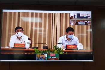 Chủ tịch UBND TP Hồ Chí Minh Nguyễn Thành Phong chủ trì họp giao ban về công tác phòng, chống dịch tại điểm cầu UBND thành phố.