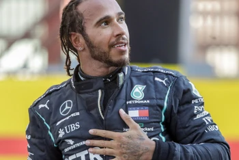 Hamilton đang sở hữu bảy chức vô địch F1, "chung mâm" cùng huyền thoại người Đức Michael Schumacher.