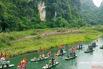 Một đoạn hình ảnh lễ hội đặc trưng trong clip "Việt Nam-Điểm đến Văn hóa và Ẩm thực" (Ảnh chụp màn hình)
