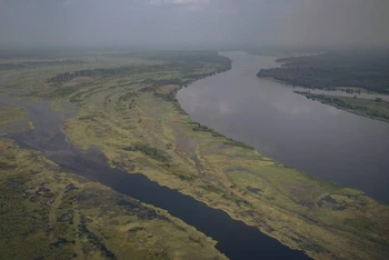Đoạn sông Congo chảy qua ngoại ô TP Mbandaka. (Ảnh: Getty Images)