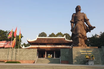 Tượng đài vua Quang Trung tại Di tích quốc gia đặc biệt Gò Đống Đa (quận Đống Đa, Hà Nội).