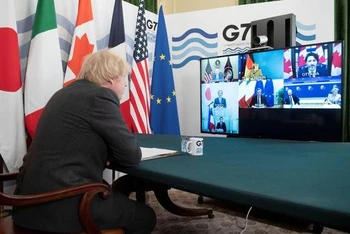Thủ tướng Anh Boris Johnson chủ trì Hội nghị thượng đỉnh trực tuyến của G7, tại phòng Nội các, phố Downing, London, Anh, ngày 19-2.