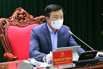 Đồng chí Phạm Xuân Thăng, Ủy viên Trung ương Đảng, Bí thư Tỉnh ủy chủ trì cuộc họp.